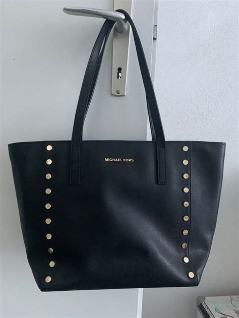 kleine michael kors taschen mit nieten|Michael Kors Kleine Cynthia Handtasche Mit Nieten .